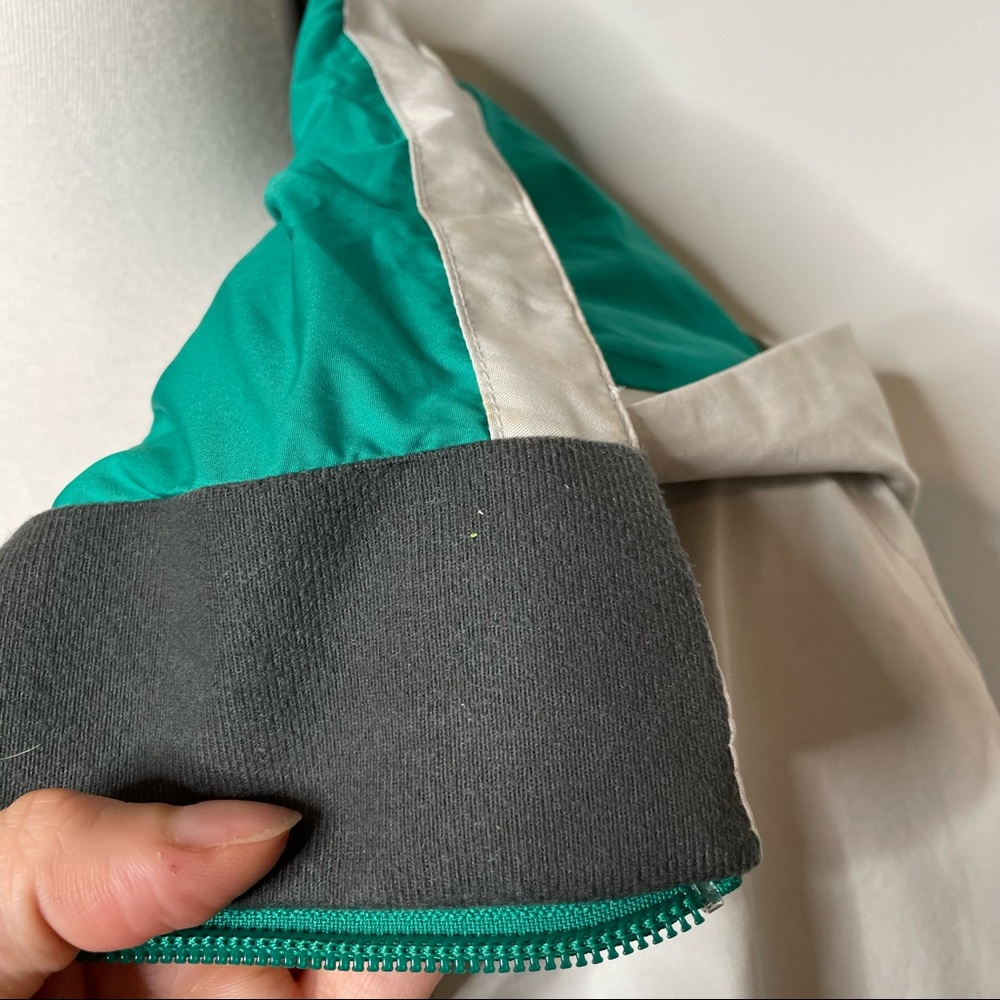 Women's Patagonia Goretex Piolet jacket - Picture 10 of 14